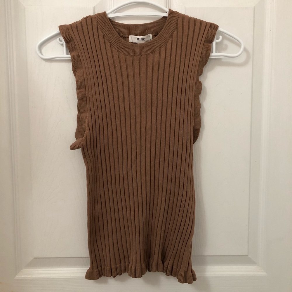 Brown/beige ruffled top
